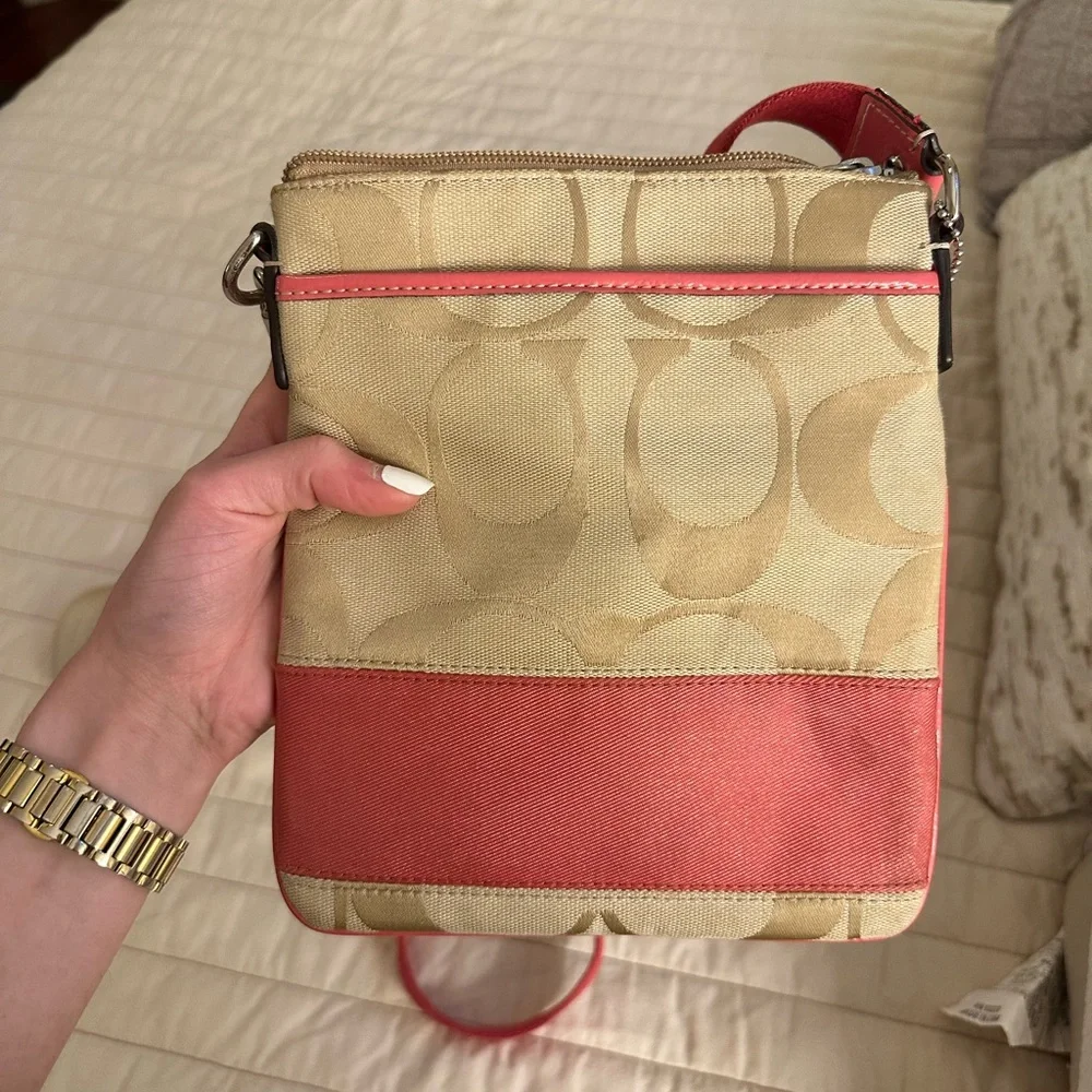 Coach Green and Pink Crossbody Bags Signature Collection - Picture 2 of 15